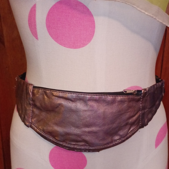 🆓 With $25 Dollar Purchase! Icing (fanny pack) Claire's - Picture 2 of 11
